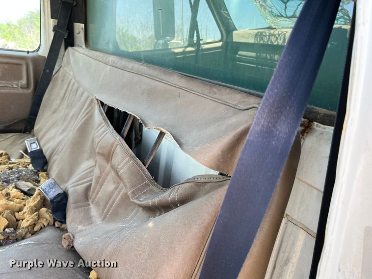 image for item LB9310 1993 Ford F700  dump truck