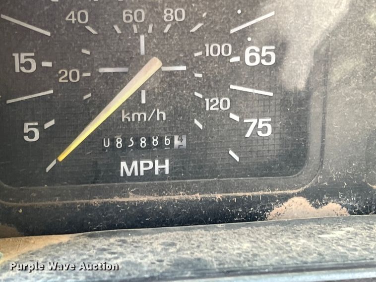 image for item LB9310 1993 Ford F700  dump truck