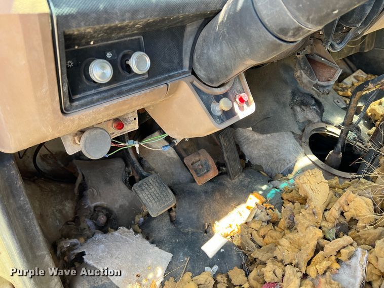 image for item LB9310 1993 Ford F700  dump truck