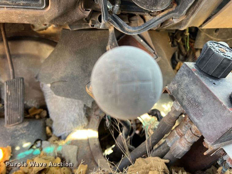 image for item LB9310 1993 Ford F700  dump truck