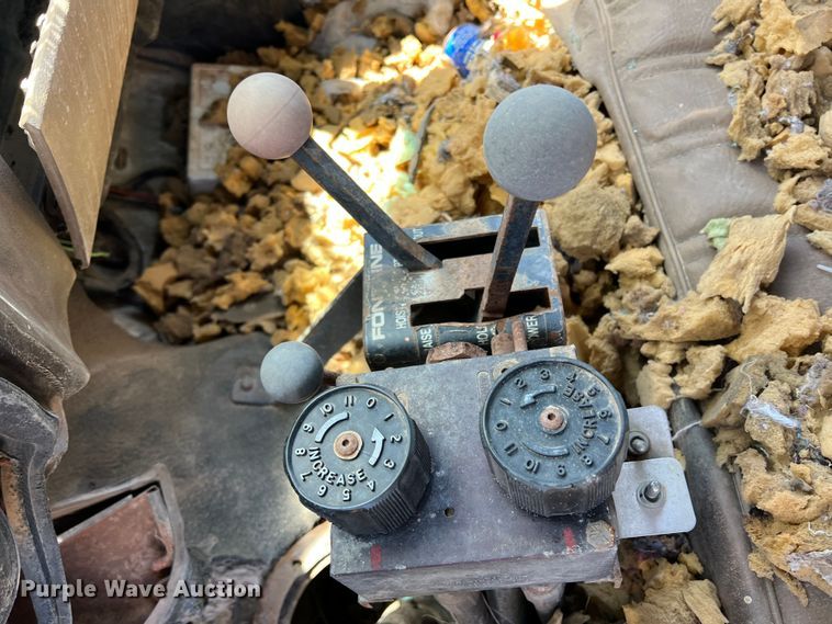 image for item LB9310 1993 Ford F700  dump truck