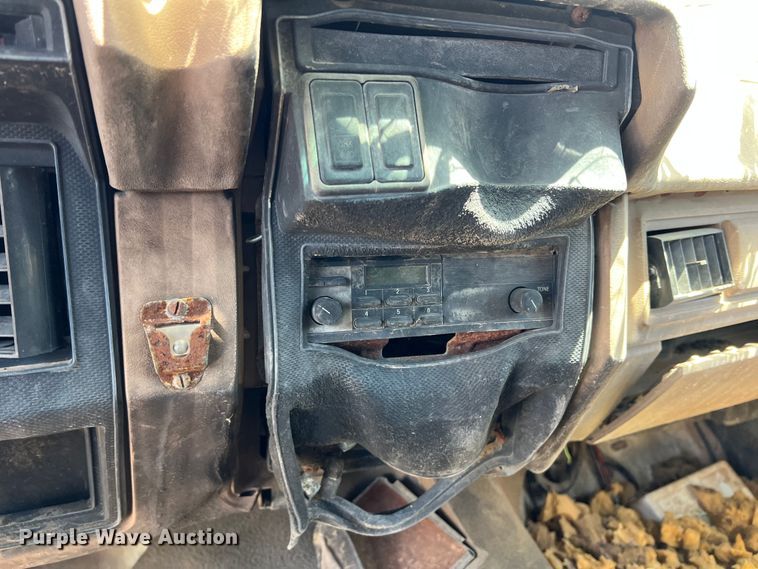 image for item LB9310 1993 Ford F700  dump truck