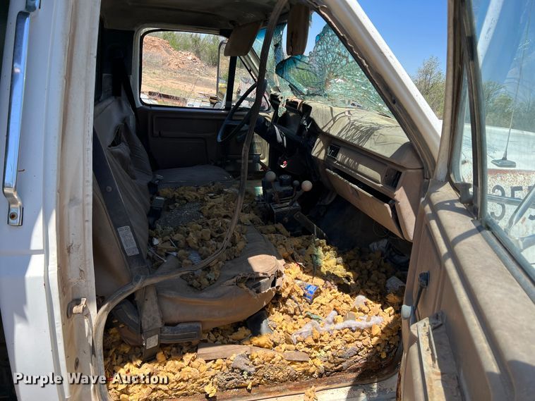 image for item LB9310 1993 Ford F700  dump truck