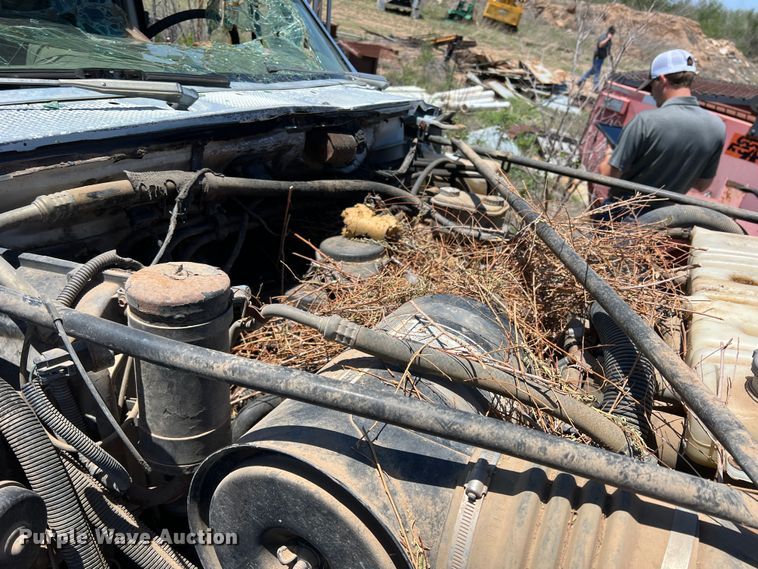 image for item LB9310 1993 Ford F700  dump truck