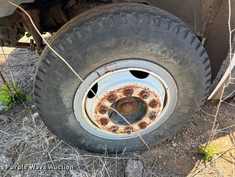 image for item LB9310 1993 Ford F700  dump truck