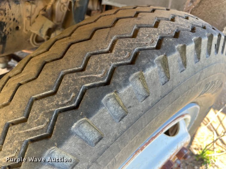 image for item LB9310 1993 Ford F700  dump truck