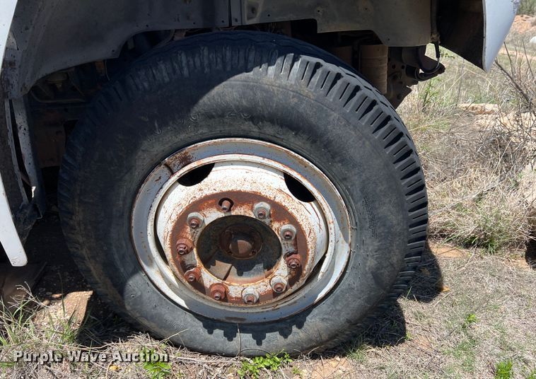 image for item LB9310 1993 Ford F700  dump truck