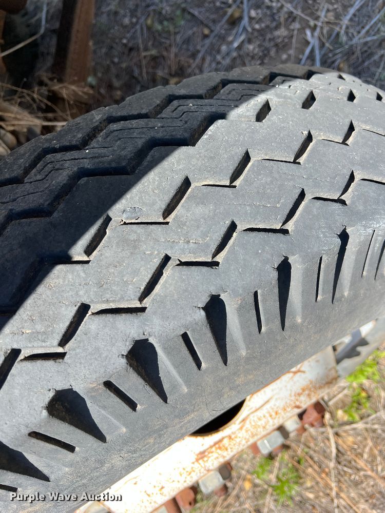 image for item LB9310 1993 Ford F700  dump truck