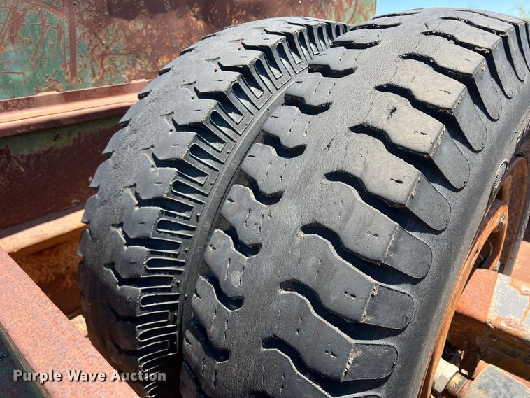 image for item LB9310 1993 Ford F700  dump truck