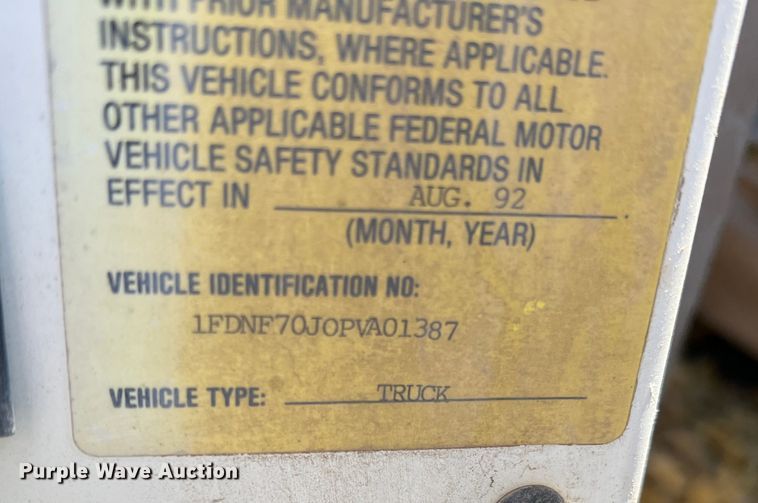 image for item LB9310 1993 Ford F700  dump truck