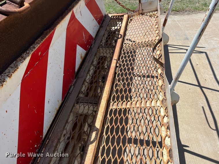 image for item LB9315 End gate spreader