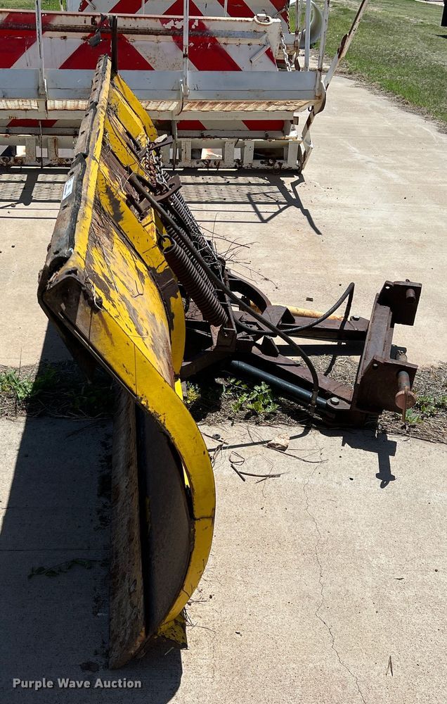 image for item LB9316 Snow plow