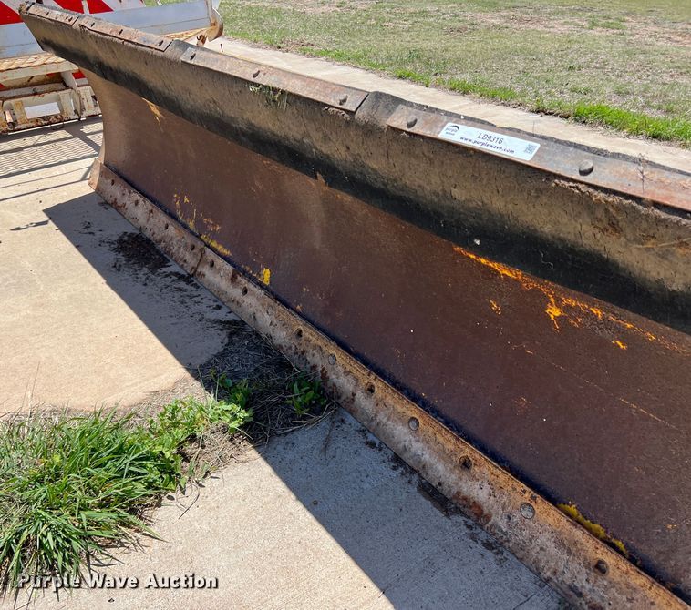 image for item LB9316 Snow plow
