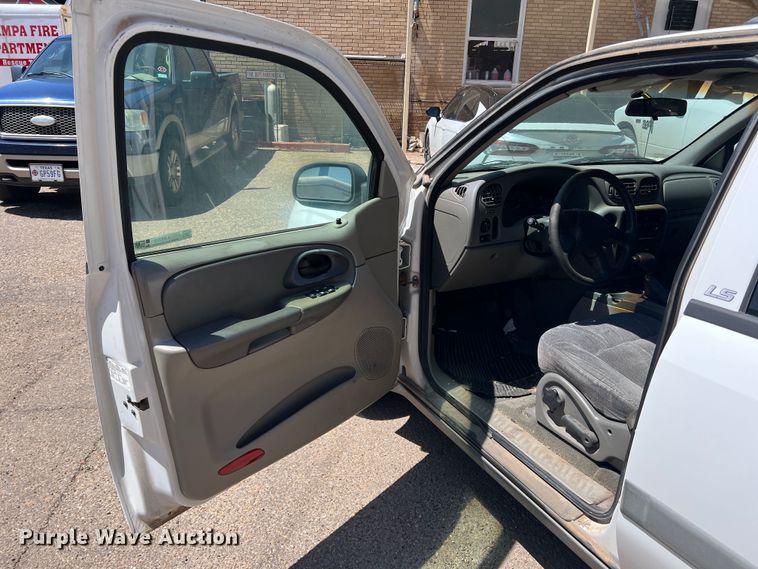 image for item LB9320 2004 Chevrolet Trail Blazer  SUV