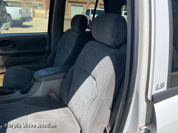 image for item LB9320 2004 Chevrolet Trail Blazer  SUV