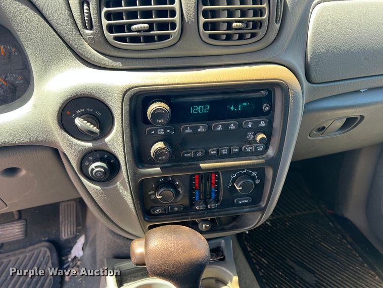 image for item LB9320 2004 Chevrolet Trail Blazer  SUV