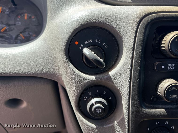 image for item LB9320 2004 Chevrolet Trail Blazer  SUV