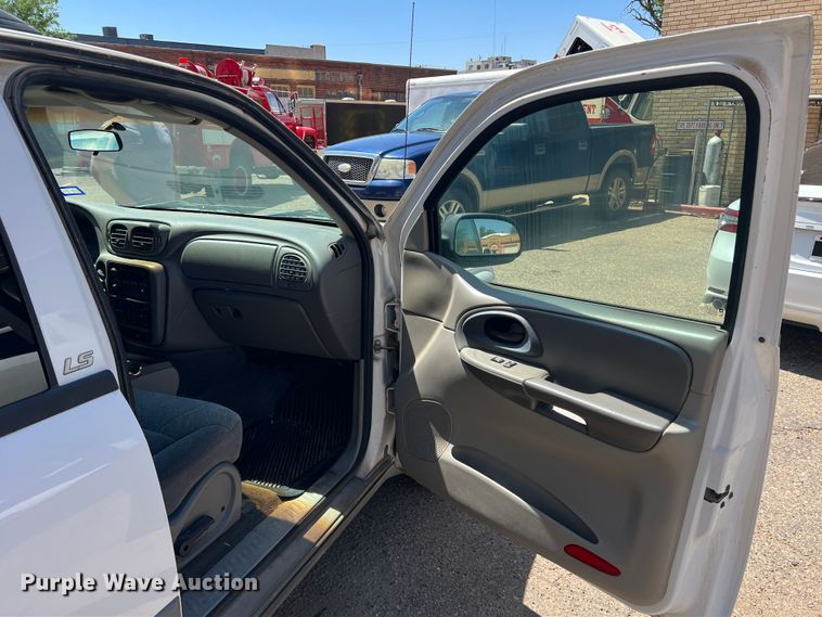 image for item LB9320 2004 Chevrolet Trail Blazer  SUV