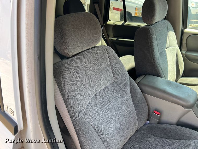 image for item LB9320 2004 Chevrolet Trail Blazer  SUV