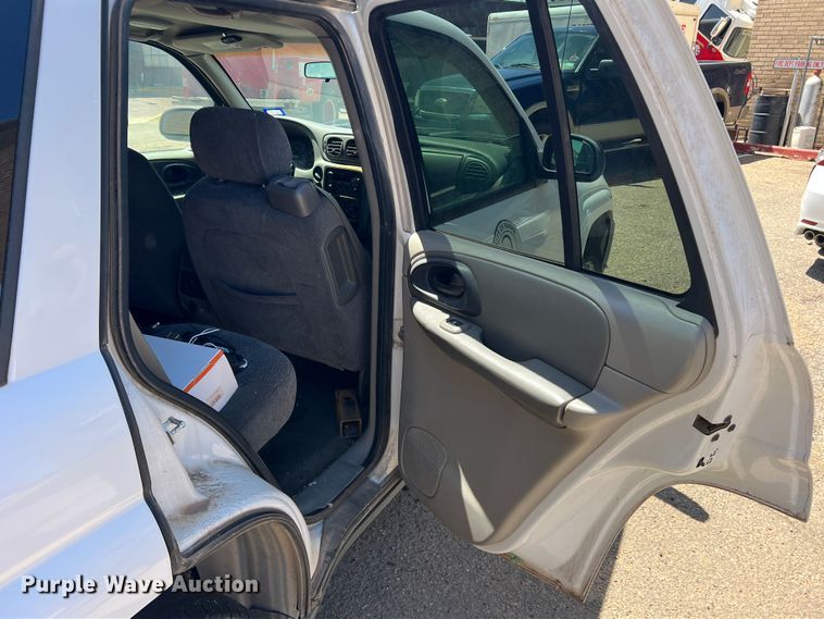 image for item LB9320 2004 Chevrolet Trail Blazer  SUV