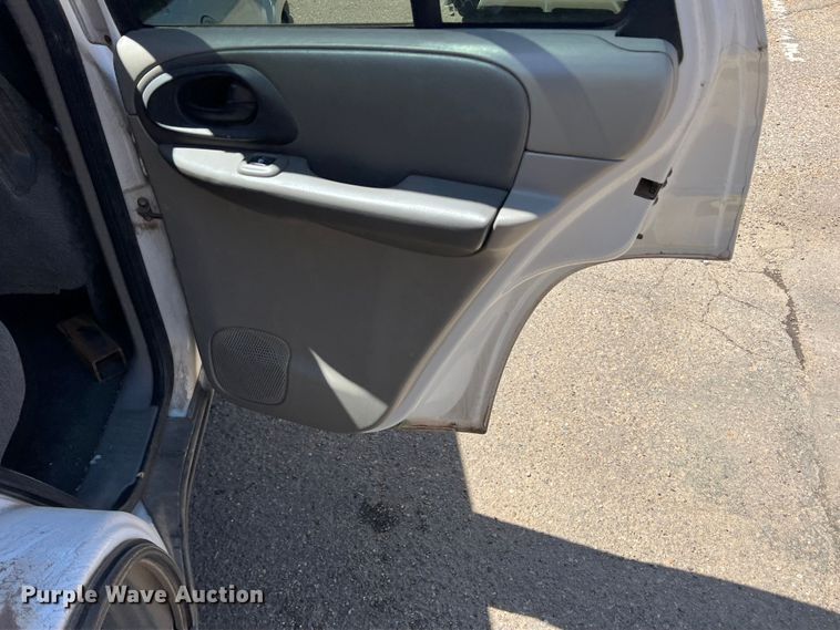 image for item LB9320 2004 Chevrolet Trail Blazer  SUV