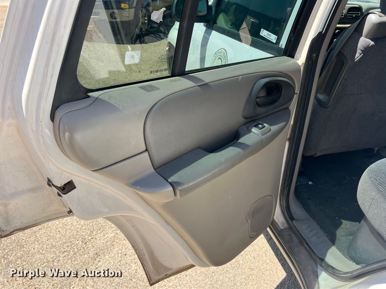 image for item LB9320 2004 Chevrolet Trail Blazer  SUV