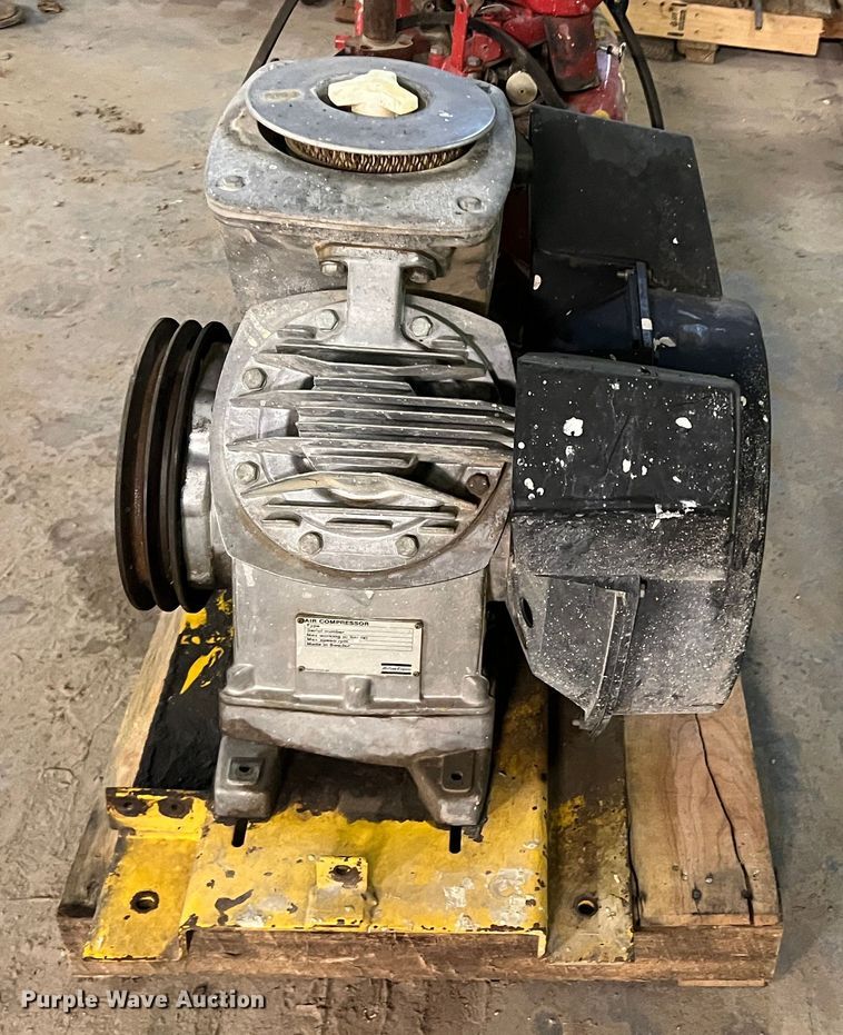 image for item LB9324 Atlas Copco LE8R  air compressor