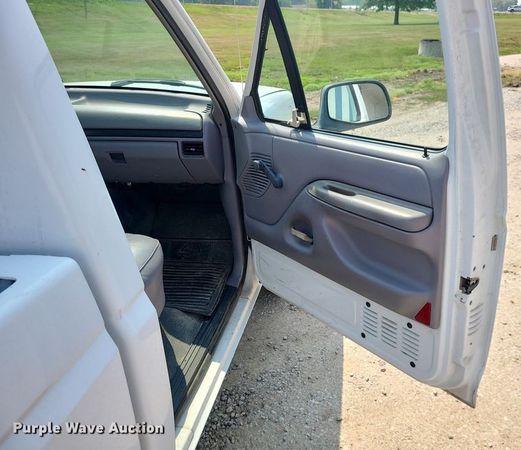 image for item LE9128 1996 Ford F150  pickup truck