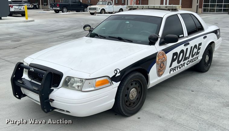 image for item LG9111 2010 Ford Crown Victoria Police Interceptor