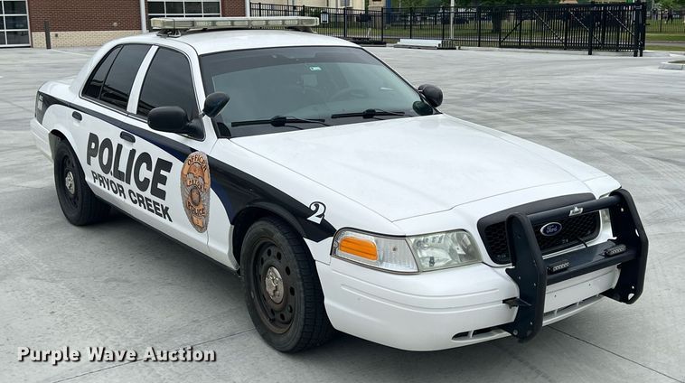 image for item LG9111 2010 Ford Crown Victoria Police Interceptor
