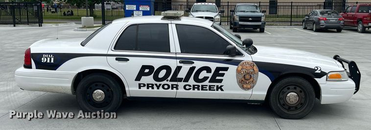 image for item LG9111 2010 Ford Crown Victoria Police Interceptor
