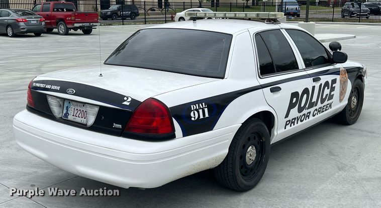image for item LG9111 2010 Ford Crown Victoria Police Interceptor
