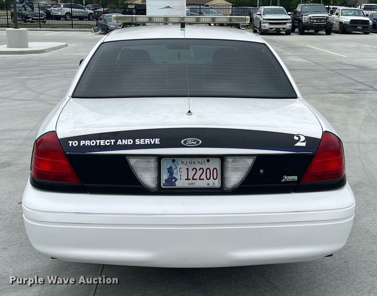 image for item LG9111 2010 Ford Crown Victoria Police Interceptor
