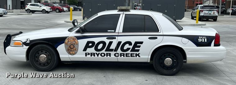 image for item LG9111 2010 Ford Crown Victoria Police Interceptor