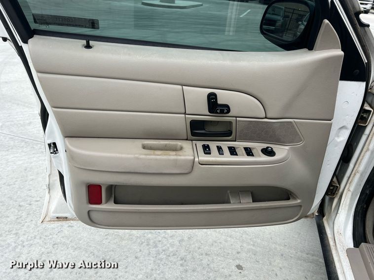 image for item LG9111 2010 Ford Crown Victoria Police Interceptor