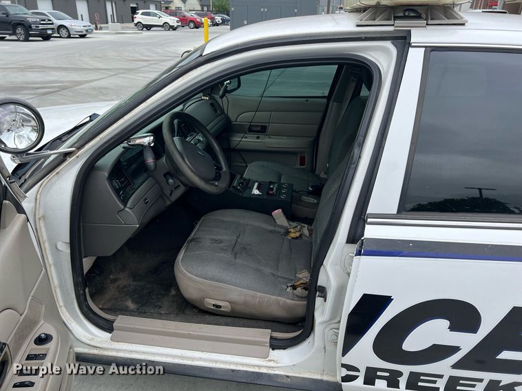 image for item LG9111 2010 Ford Crown Victoria Police Interceptor
