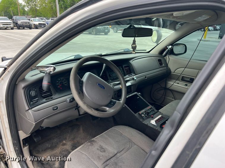 image for item LG9111 2010 Ford Crown Victoria Police Interceptor