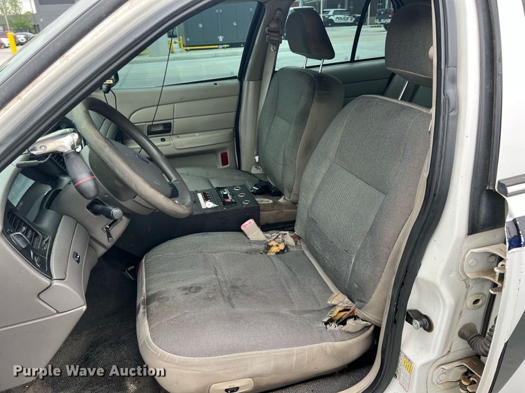 image for item LG9111 2010 Ford Crown Victoria Police Interceptor