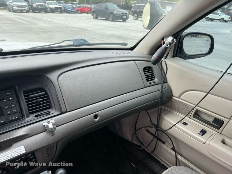 image for item LG9111 2010 Ford Crown Victoria Police Interceptor