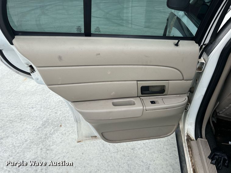 image for item LG9111 2010 Ford Crown Victoria Police Interceptor