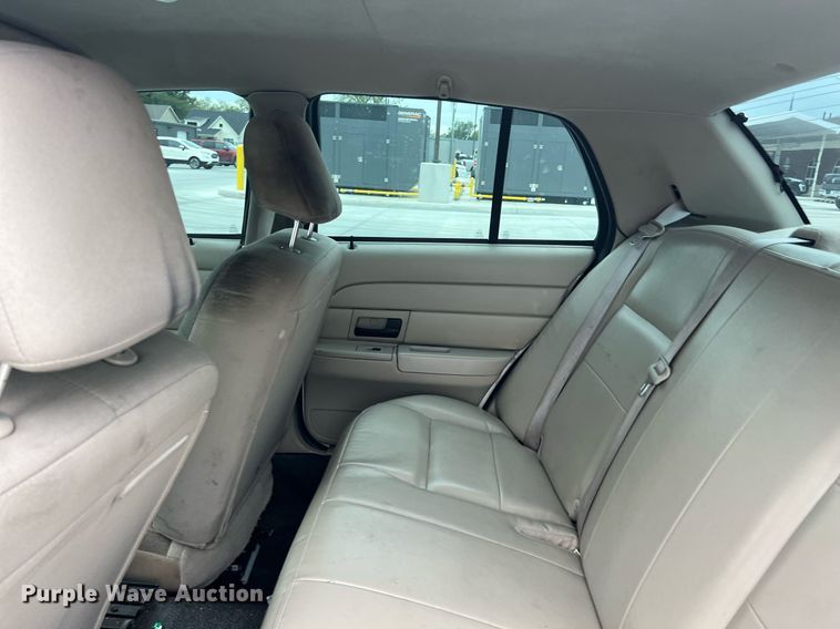 image for item LG9111 2010 Ford Crown Victoria Police Interceptor