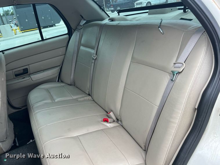 image for item LG9111 2010 Ford Crown Victoria Police Interceptor