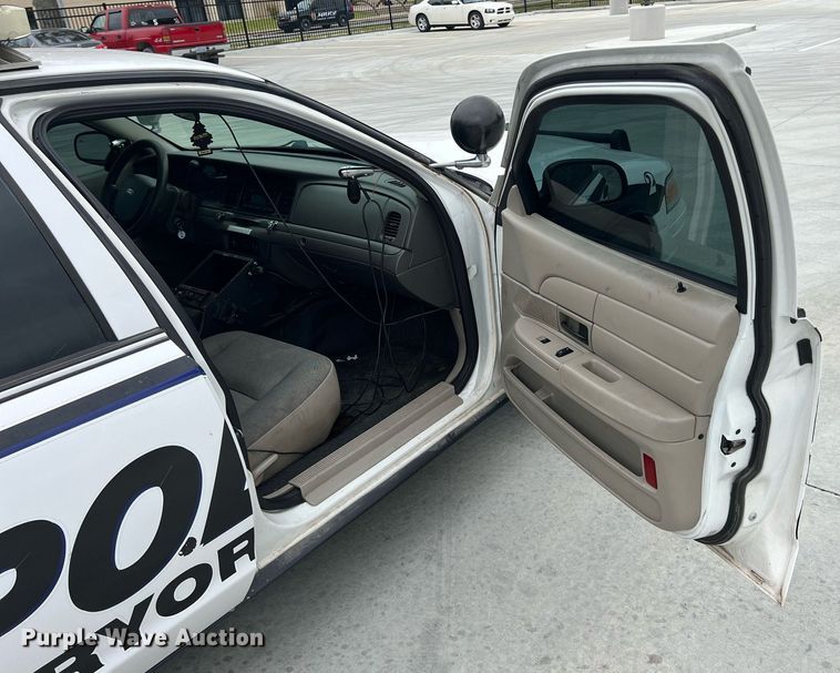 image for item LG9111 2010 Ford Crown Victoria Police Interceptor