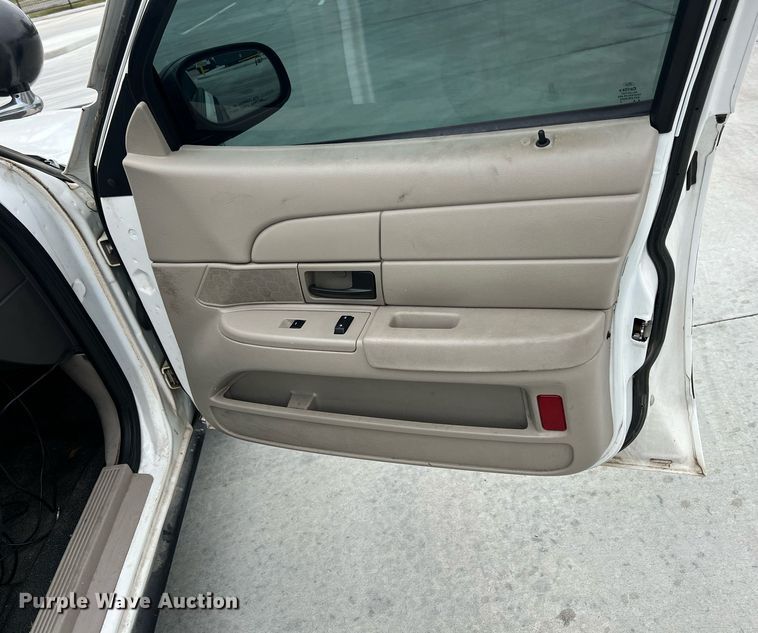 image for item LG9111 2010 Ford Crown Victoria Police Interceptor