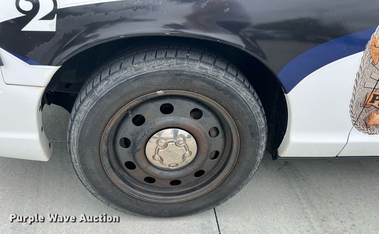 image for item LG9111 2010 Ford Crown Victoria Police Interceptor