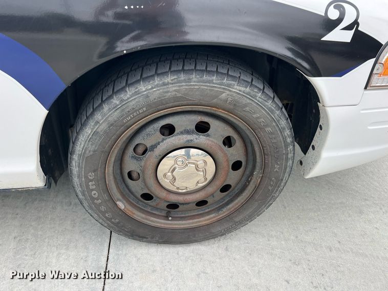 image for item LG9111 2010 Ford Crown Victoria Police Interceptor