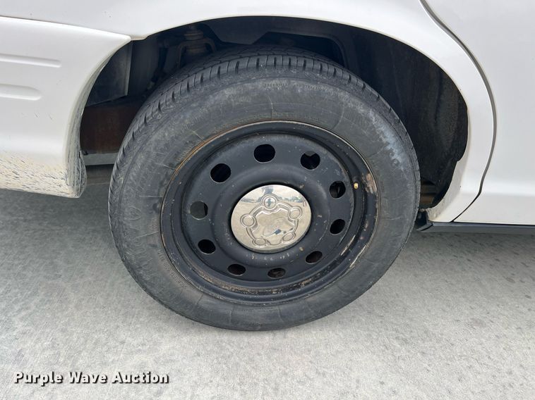 image for item LG9111 2010 Ford Crown Victoria Police Interceptor