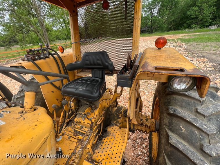 image for item LG9152 1985 Ford 7610  tractor