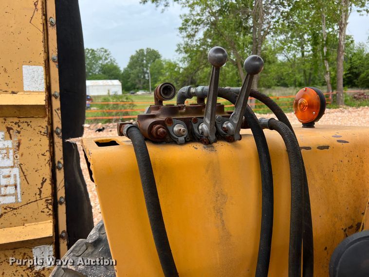 image for item LG9152 1985 Ford 7610  tractor