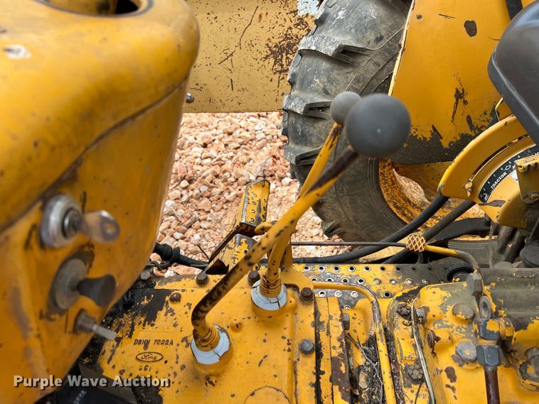 image for item LG9152 1985 Ford 7610  tractor